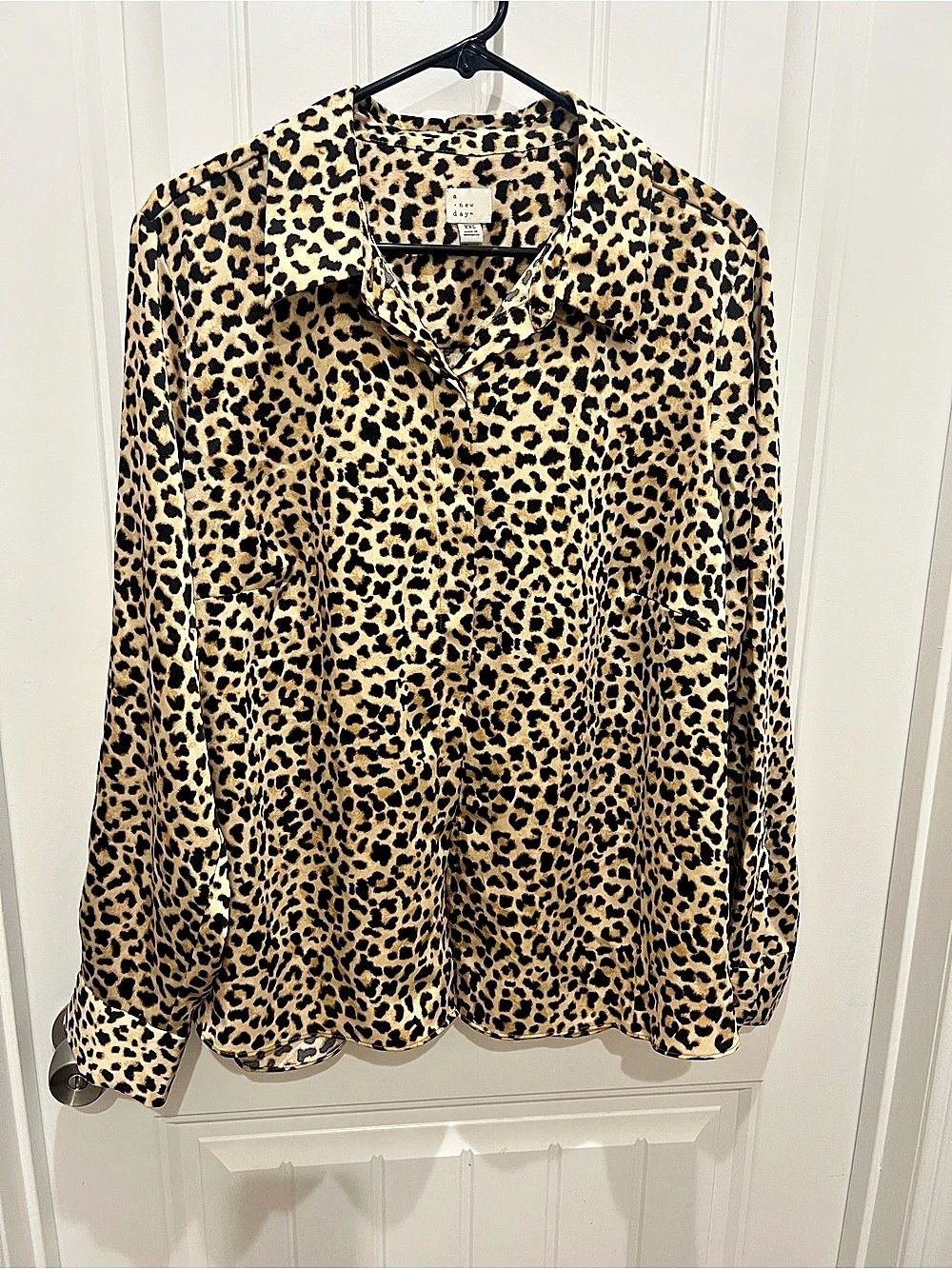 A new day Leopard Print Blouse Size XXL Like New